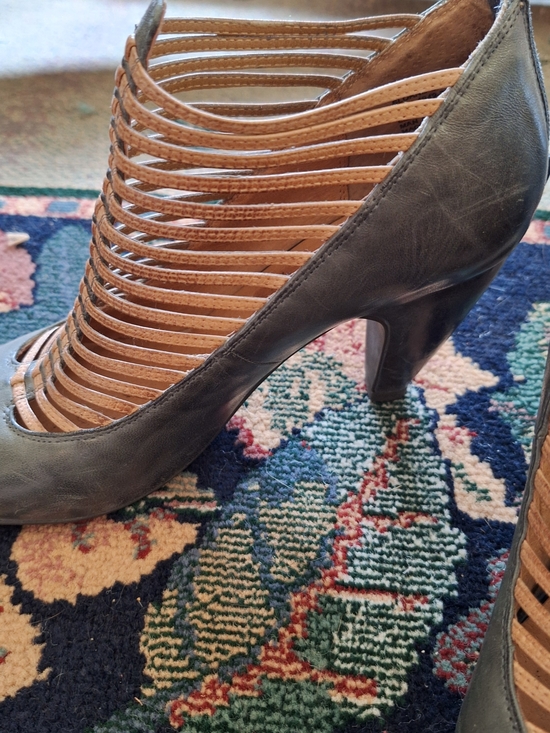Miz Mooz Shoes - Women's Strappy Cutout Pump in Tan and Dark Green